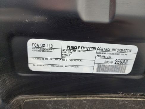 Used 2024 Chrysler Pacifica Touring-L image 19