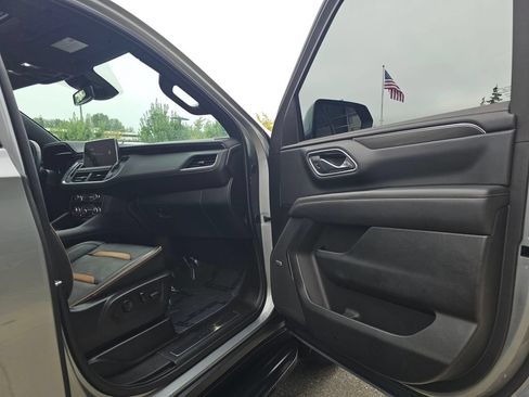 Used 2024 GMC Yukon XL AT4 w/ Technology Package AWD/4WD image 13