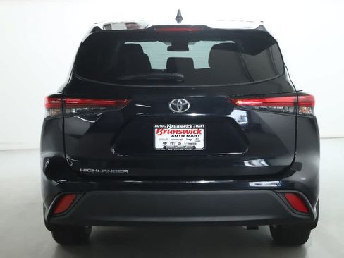 Used 2023 Toyota Highlander L FWD image 42