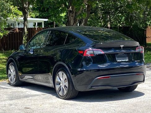 Used 2023 Tesla Model Y Long Range AWD/4WD image 9