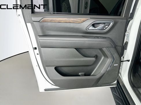 Used 2021 Chevrolet Suburban Premier w/ Premium Package AWD/4WD image 32