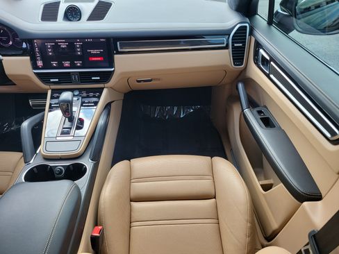 Used 2021 Porsche Cayenne Turbo AWD/4WD image 15
