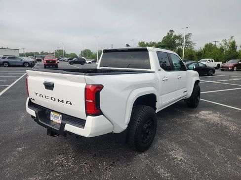 Used 2024 Toyota Tacoma SR5 AWD/4WD image 8