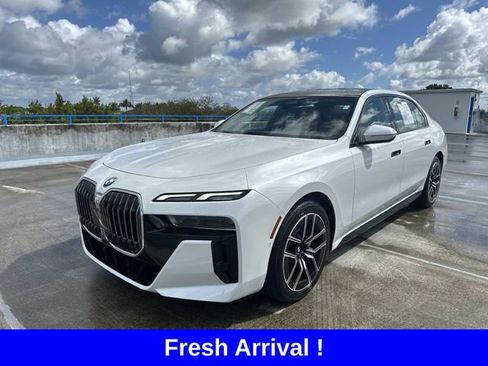 Used 2023 BMW 740i w/ Parking Assistance Package image 37