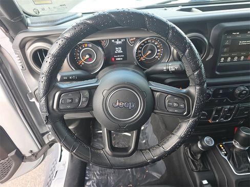 Used 2022 Jeep Gladiator Sport image 30