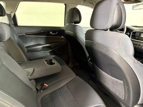 Used 2016 Kia Sorento FWD image 17