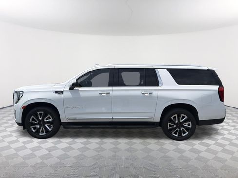 Used 2021 GMC Yukon XL SLT w/ SLT Luxury Plus Package AWD/4WD image 2