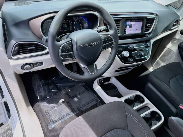 Used 2024 Chrysler Voyager LX FWD image 10