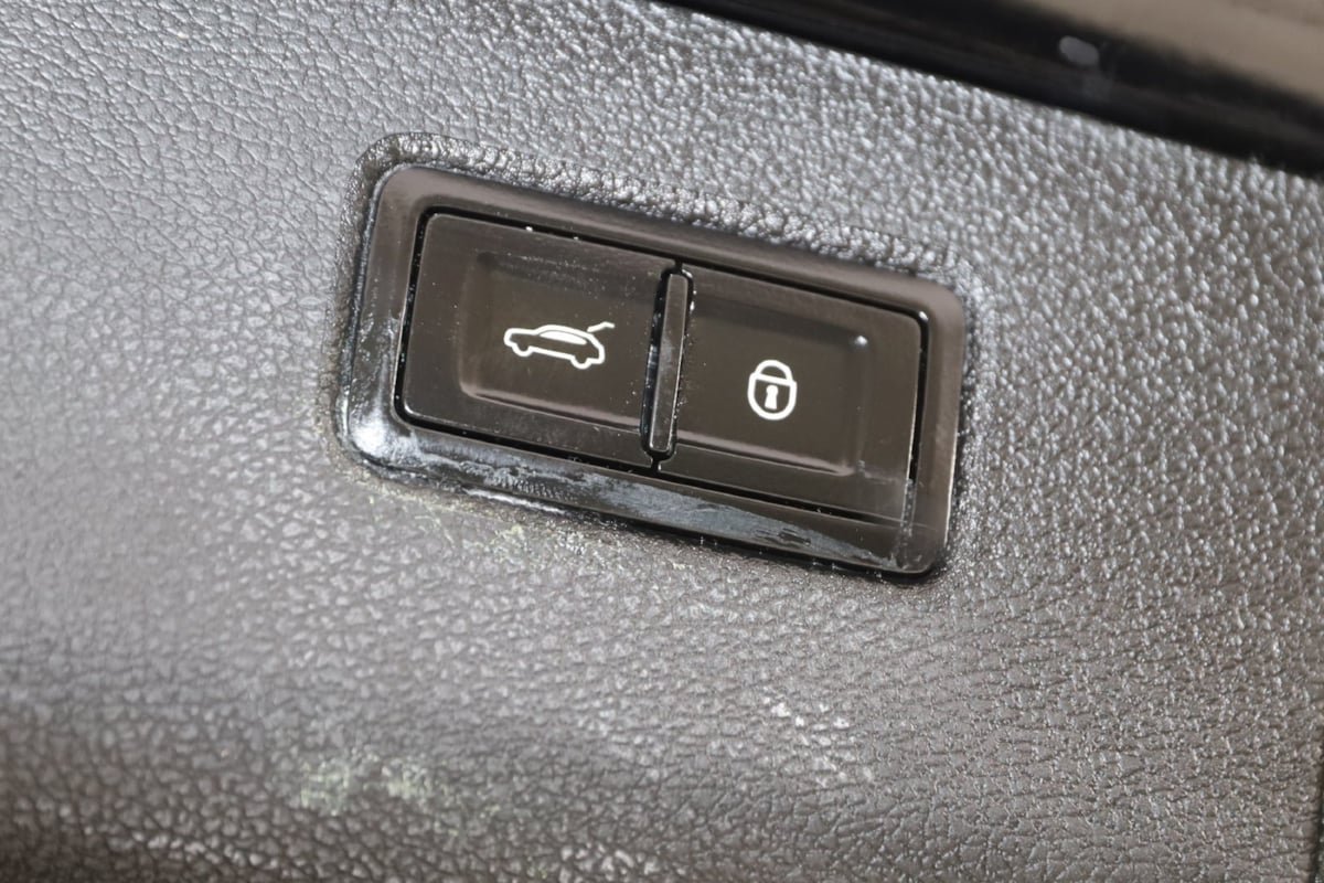 Used 2018 Bentley Bentayga AWD/4WD image 68