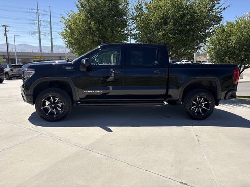 Used 2023 GMC Sierra 1500 Denali w/ Denali Reserve Package AWD/4WD image 3
