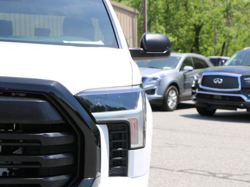 Used 2025 Toyota Tundra SR w/ SR Tow Package AWD/4WD image 12