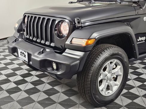 Used 2021 Jeep Wrangler Islander image 10