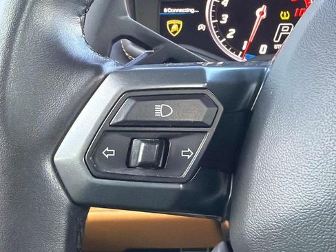 Used 2018 Lamborghini Huracan LP 580-2 RWD image 38