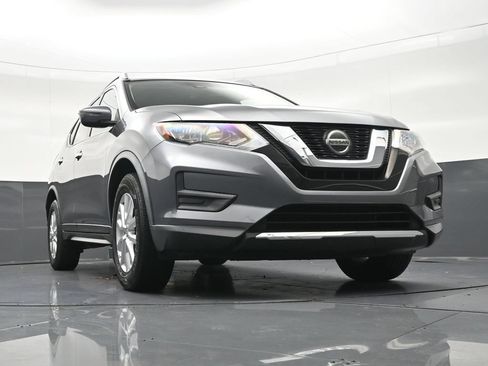 Used 2020 Nissan Rogue S w/ Special Edition Package FWD image 31