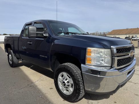 Used 2011 Chevrolet Silverado 2500 W/T w/ Snow Plow Prep Package image 12