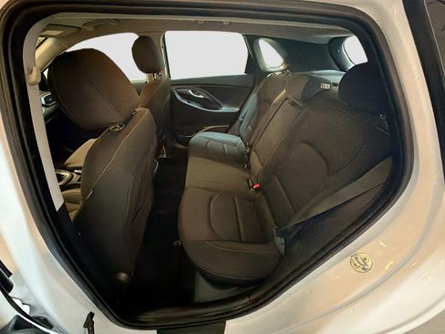 Used 2018 Hyundai Elantra GT image 25