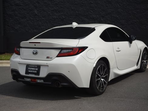 Used 2023 Toyota GR86 RWD image 7