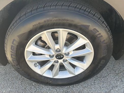 Used 2020 Kia Sorento FWD V6 image 9
