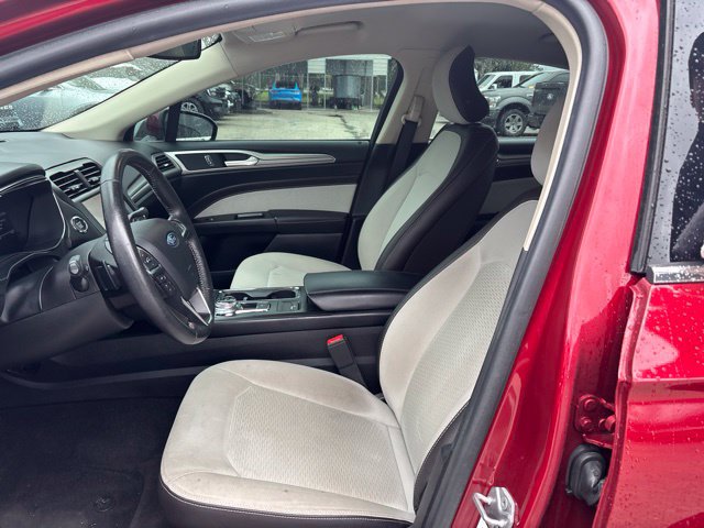 Used 2019 Ford Fusion SE w/ Equipment Group 151A FWD image 9