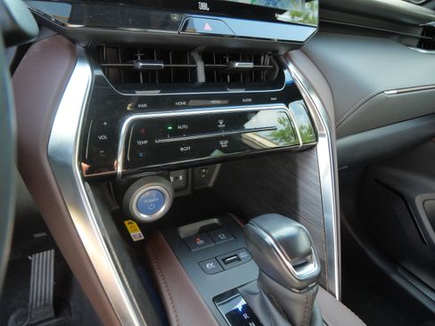 Certified 2021 Toyota Venza Limited w/ Advanced Technology Package AWD/4WD image 23