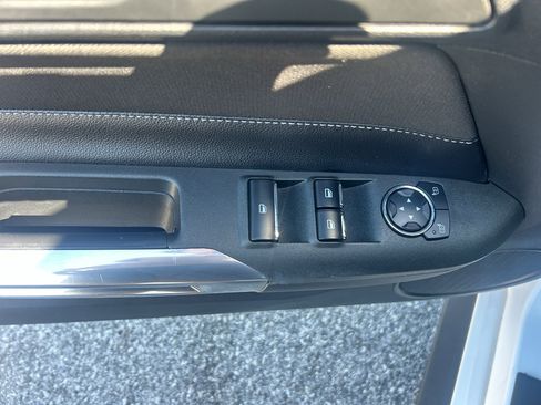 Used 2016 Ford Mustang Convertible w/ Equipment Group 051A RWD image 17