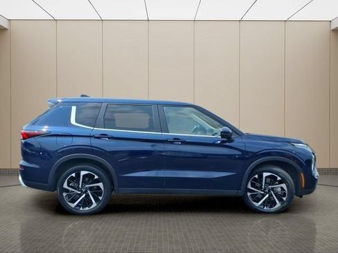Used 2024 Mitsubishi Outlander SE AWD/4WD image 5