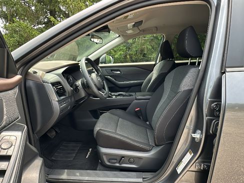 Certified 2022 Nissan Rogue SV image 11