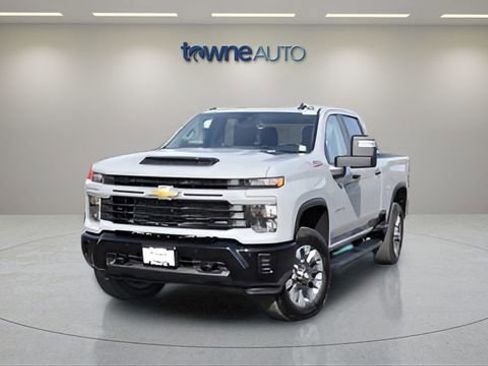 Used 2025 Chevrolet Silverado 2500 Custom w/ Custom Value Package image 9