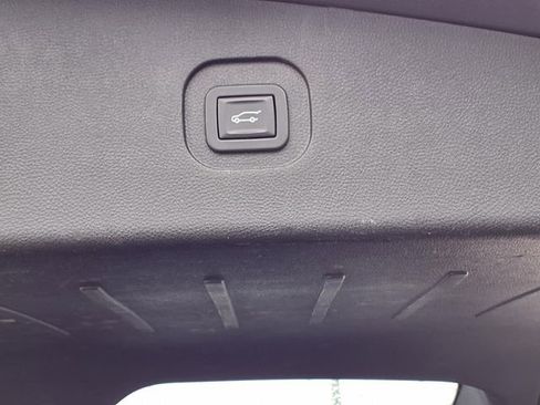 Used 2017 Chevrolet Equinox Premier image 19