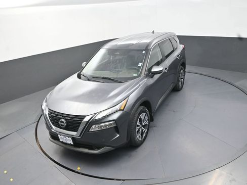 Used 2022 Nissan Rogue SV image 16