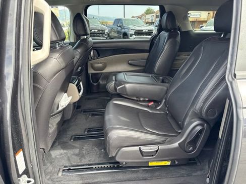 Used 2026 Kia Carnival FWD image 12