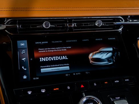 Used 2025 Aston Martin DB12 Coupe image 40