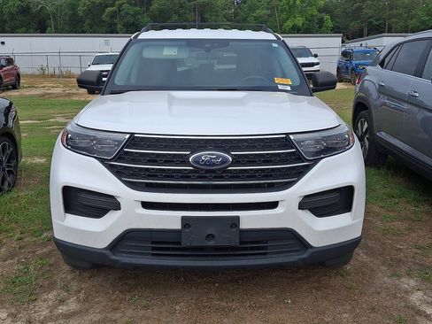Certified 2021 Ford Explorer XLT w/ Class III Trailer Tow Package AWD/4WD image 2