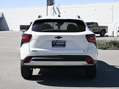 New 2026 Chevrolet Trax LT w/ LPO, Blackout Package image 5