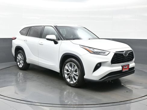 Used 2022 Toyota Highlander Limited AWD/4WD image 8