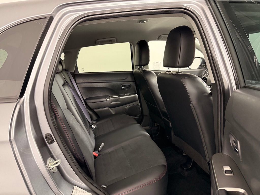 Used 2025 Mitsubishi Outlander Sport SE AWD/4WD image 19