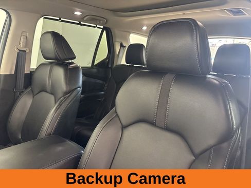 Used 2025 Honda Pilot Touring image 11