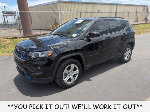 Used 2023 Jeep Compass Latitude AWD/4WD image 3