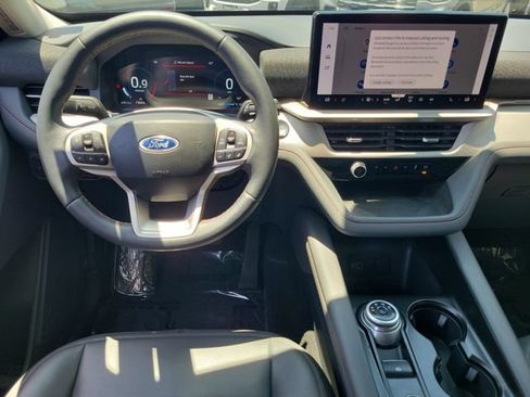 Used 2026 Ford Explorer Active w/ Active Comfort Package RWD image 4