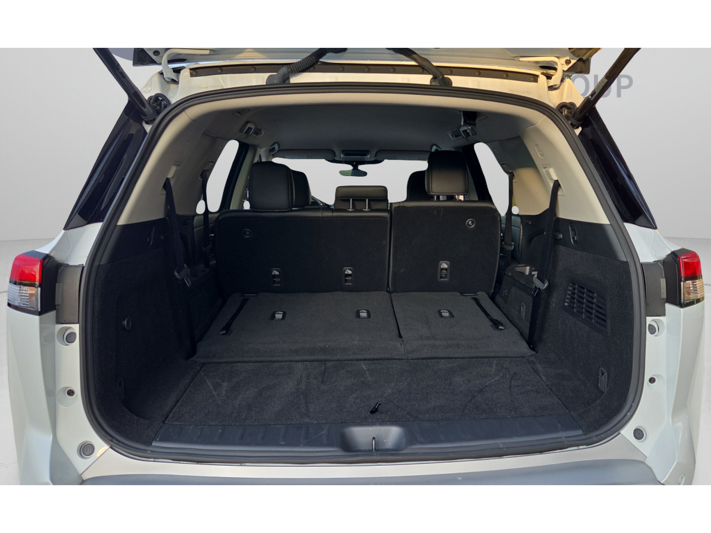Used 2025 Nissan Pathfinder SL FWD image 14