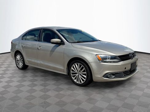 Used 2013 Volkswagen Jetta SEL FWD image 3