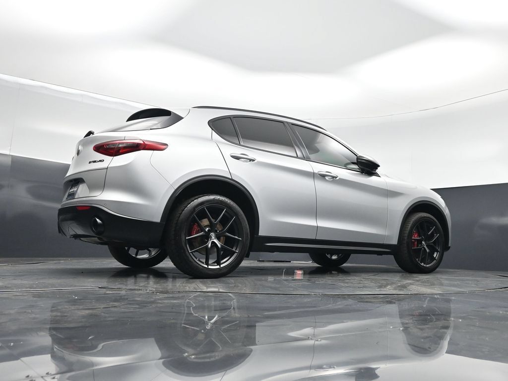 Used 2020 Alfa Romeo Stelvio w/ Nero Edizione RWD image 45