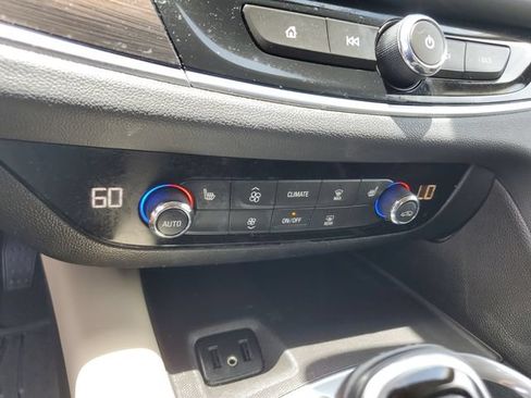 Used 2018 Buick Enclave Essence FWD image 22