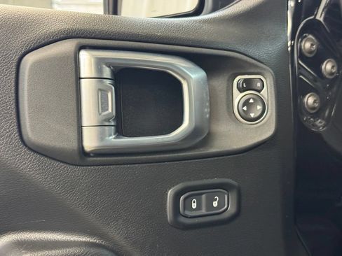 Used 2023 Jeep Gladiator Rubicon w/ Cold Weather Group AWD/4WD image 10