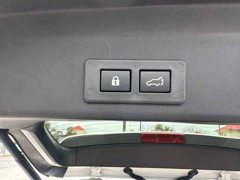 Used 2025 Subaru Ascent Premium image 8