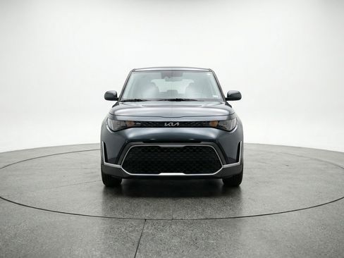 Used 2025 Kia Soul LX w/ LX Technology Package FWD image 2