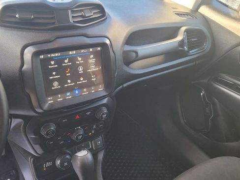 Used 2018 Jeep Renegade Altitude w/ UConnect 8.4 Nav Group AWD/4WD image 21