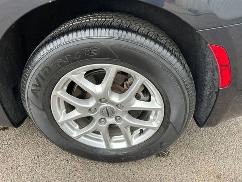Used 2021 Chrysler Pacifica Touring-L FWD image 48