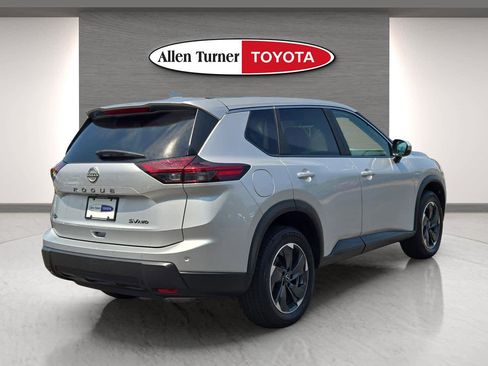Used 2024 Nissan Rogue SV AWD/4WD image 6