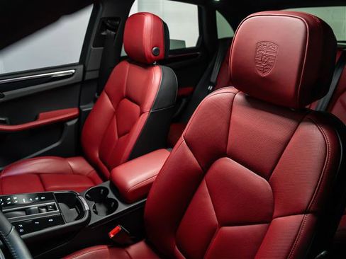 Used 2025 Porsche Macan Turbo image 5